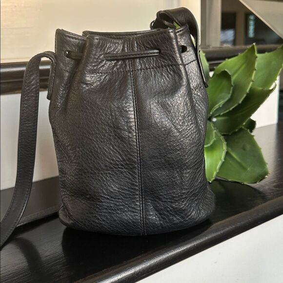 Vintage Genuine Leather Drawstring Bucket Shoulder Bag, Soft Luxurious Purse - Picture 3 of 10